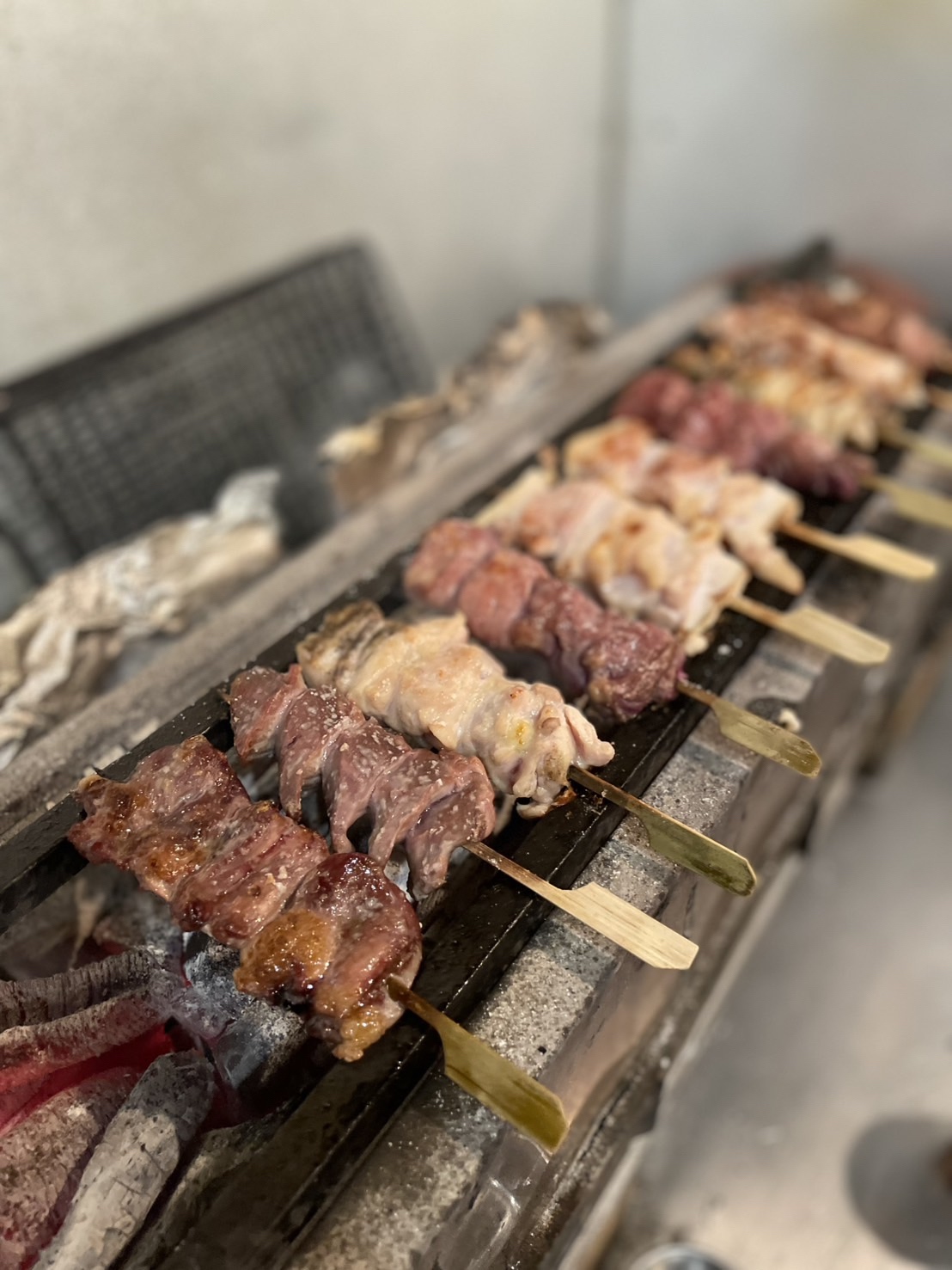 備長炭で焼く焼き鳥